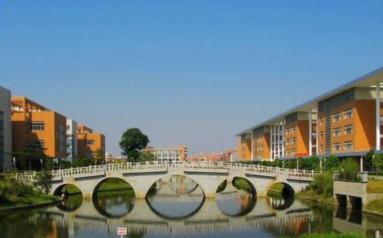 2020年廣東外語外貿(mào)大學(xué)專科/高起本收費(fèi)標(biāo)準(zhǔn)